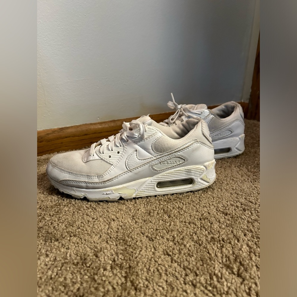 White Nike Sneakers Size Women’s 7.5